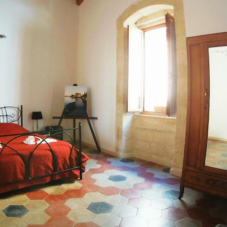 Tra Gli Archi Bed and Breakfast Taranto Eksteriør billede